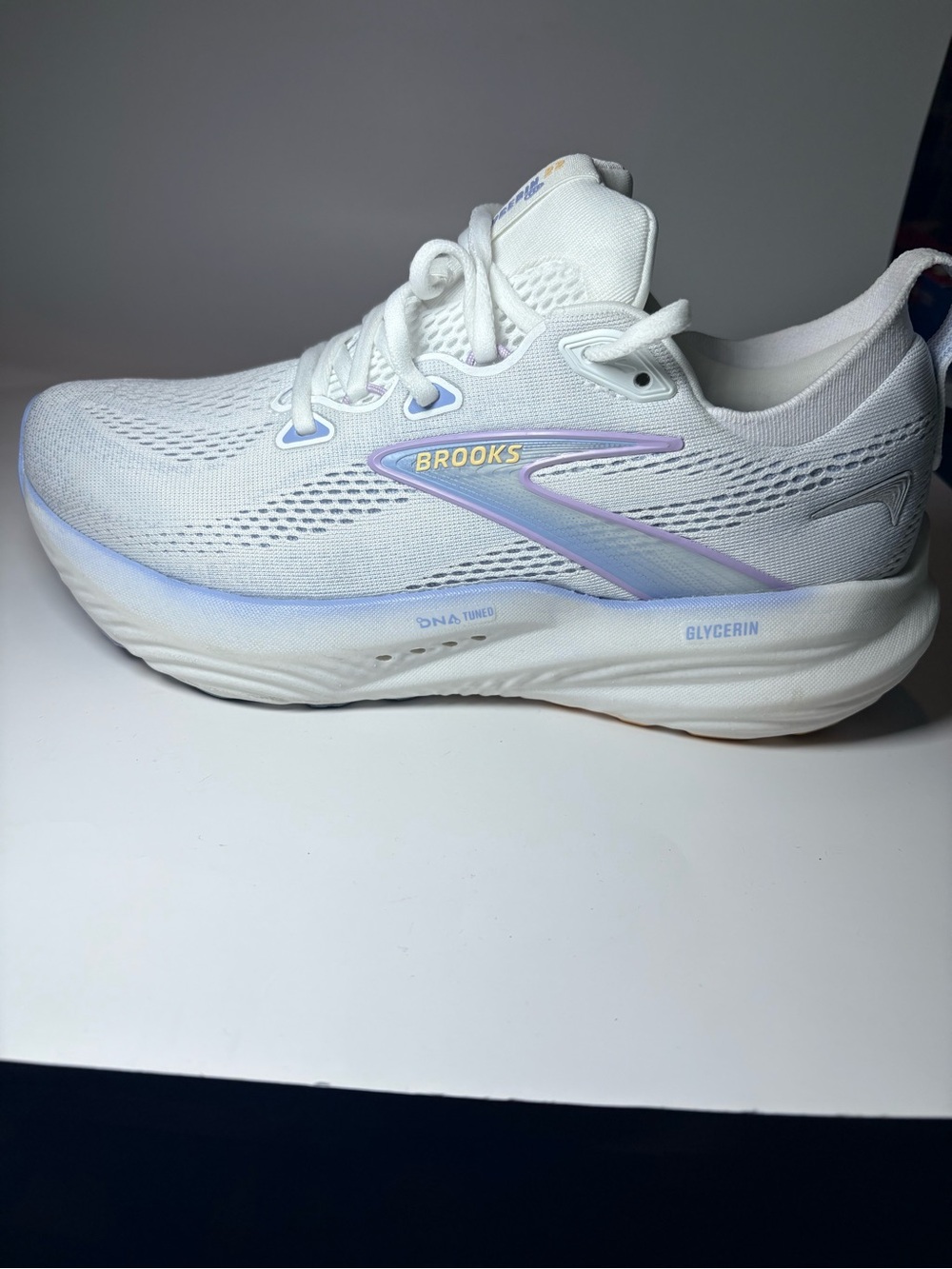 Brooks Glycerin 22 Women’s White Running Shoes with Iridescent Purple-Blue - Picture 4 of 16
